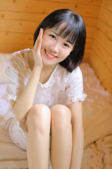 《漂亮的女邻居》在线观看
